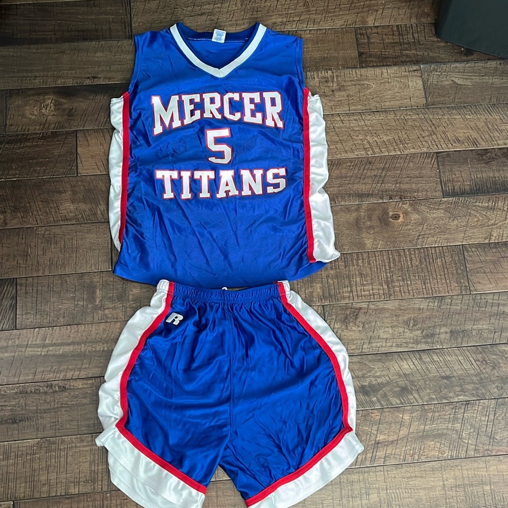 Russell men’s basketball uniform size M